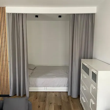 - Zoliborski Azyl Apartment